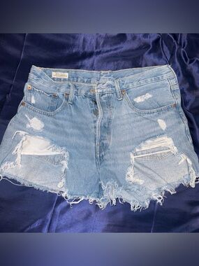 Levi’s distressed Shorts